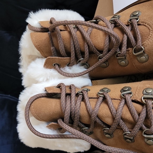 Boots - Picture 3 of 8